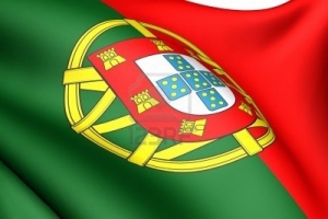 bandiera-del-portogallo-su-sfondo-bianco-close-up
