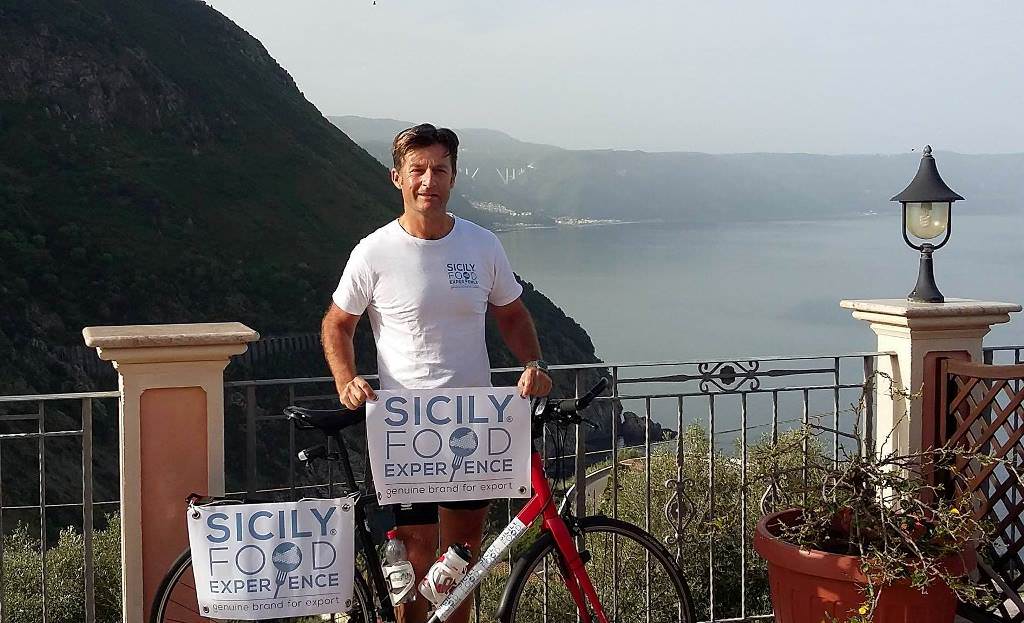 Brice Lorin, da Cannes a Catania in bicicletta con il supporto di Sicily Food Experience
