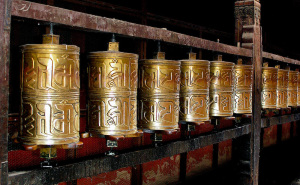tibetan-prayer-wheels-in-a-row